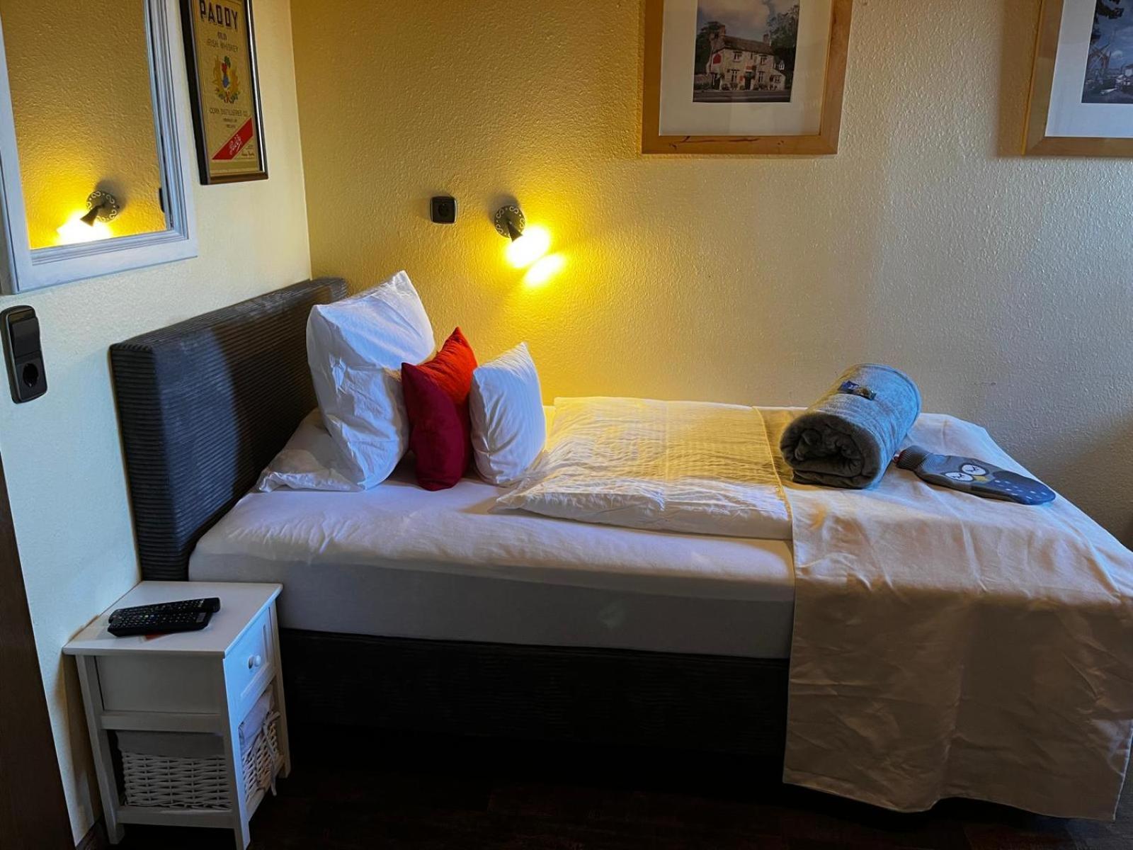 Henblas Hotel Neuenrade ภายนอก รูปภาพ